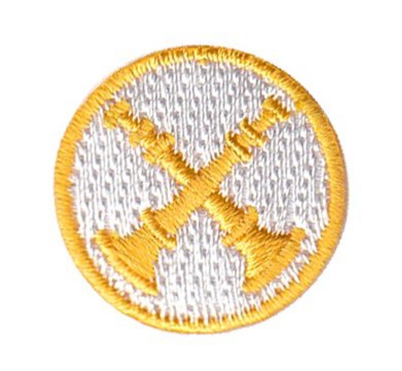 FIRE FIGHTER 2 BUGLES CROSSED, 1" CIRCLE - GOLD on WHITE - SEW ON.